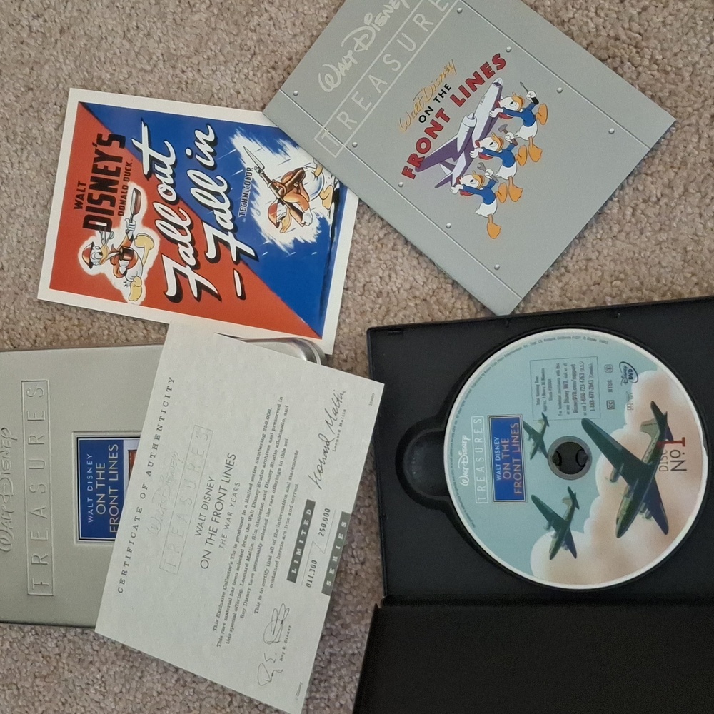 Disney Treasures Collection - Picture 5 of 9